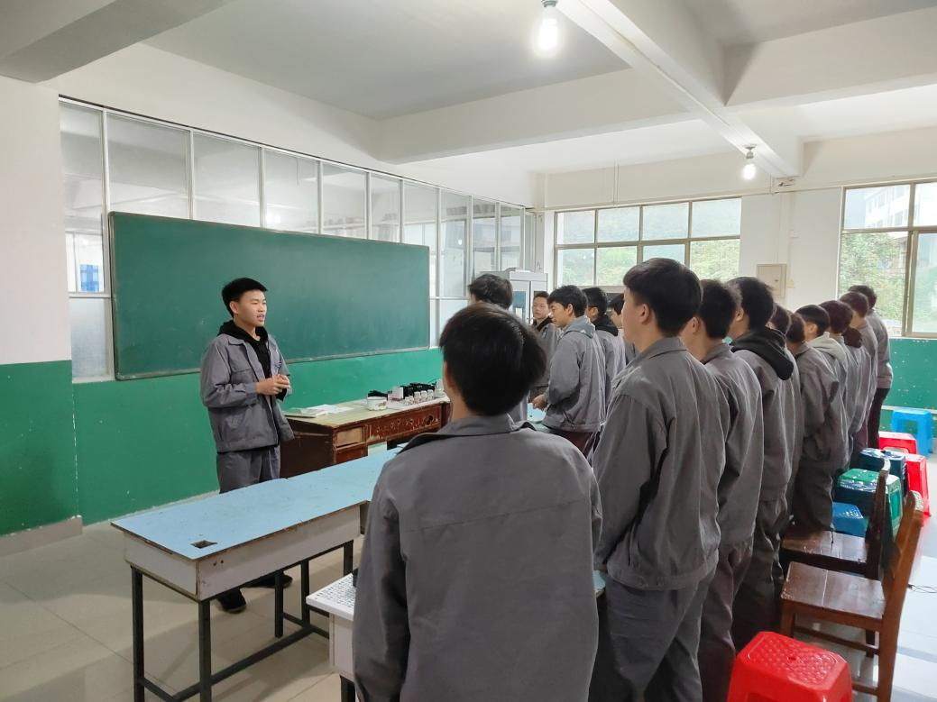 電氣工程系開展“學(xué)習(xí)社會(huì)主義核心價(jià)值觀”主題活動(dòng)