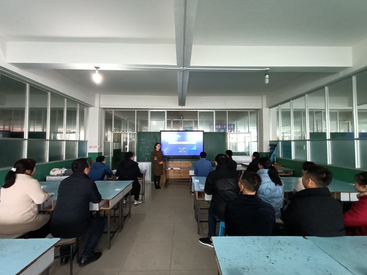 電氣工程系開展實(shí)訓(xùn)室、庫房管理人員 安全教育工作培訓(xùn)