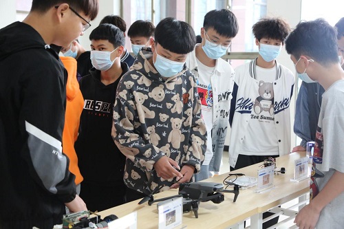 “練就過(guò)硬本領(lǐng)，成就美好人生”——電氣工程系組織開(kāi)展專(zhuān)業(yè)特色作品展