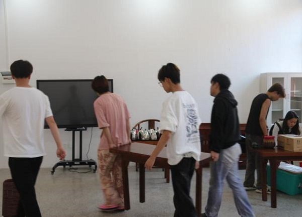 踐行勞動(dòng)育人促發(fā)展 | 管理工程系教學(xué)場地搬遷中的勞動(dòng)紀(jì)實(shí)