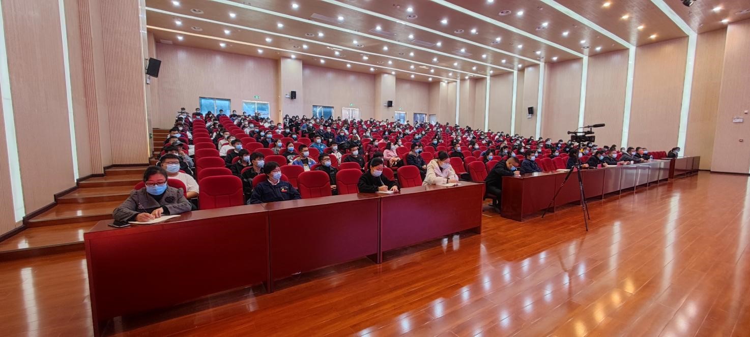 黨史學(xué)習(xí)教育省教育廳宣講團(tuán)成員、貴州裝備制造職業(yè)學(xué)院黨委副書記楊麗芳教授為我院師生宣講習(xí)近平總書記“七一”重要講話精神