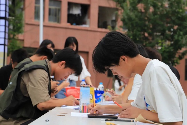 學院團委組織開展 “巧手創(chuàng)新獻禮黨 同心傳承迎七一”主題系列活動