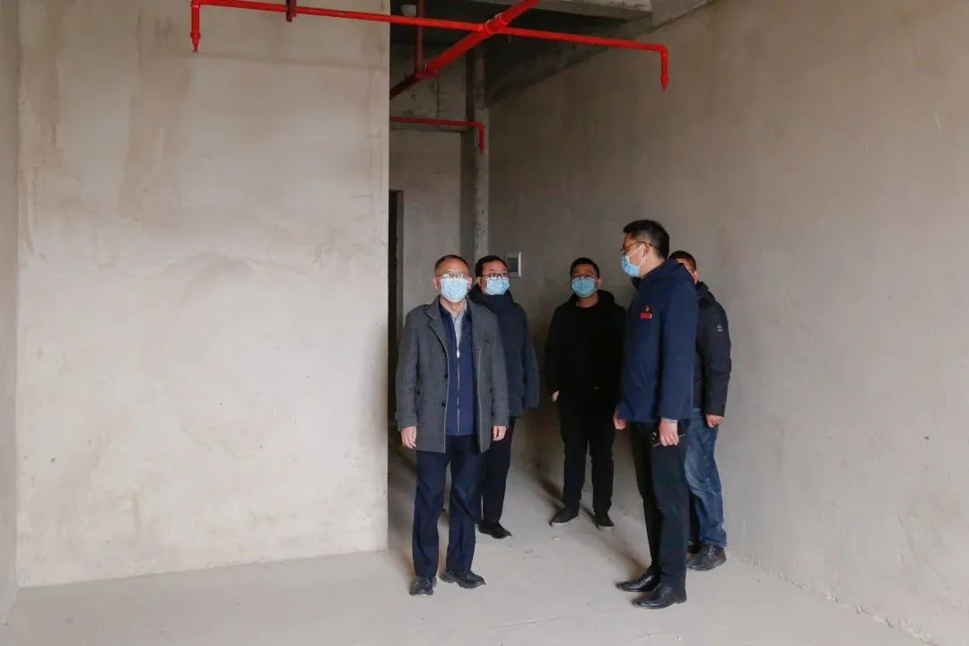 省工業(yè)和信息化廳副廳長金必煌到學(xué)院調(diào)研新校區(qū)建設(shè)推進(jìn)工作