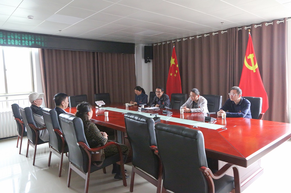 貴州機電職業(yè)技術(shù)學(xué)院舉行教職工退休儀式