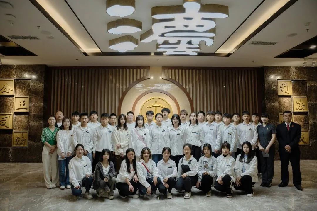我院師生代表參加黔南州中級人民法院“公眾開放日”活動